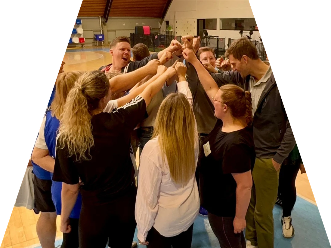 Team im Huddle während eines Workshops